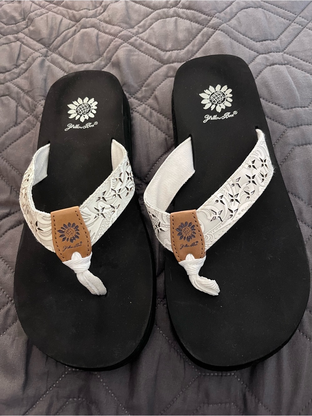 Yellow Box White Floral-Patterned Strap Sandals size 9